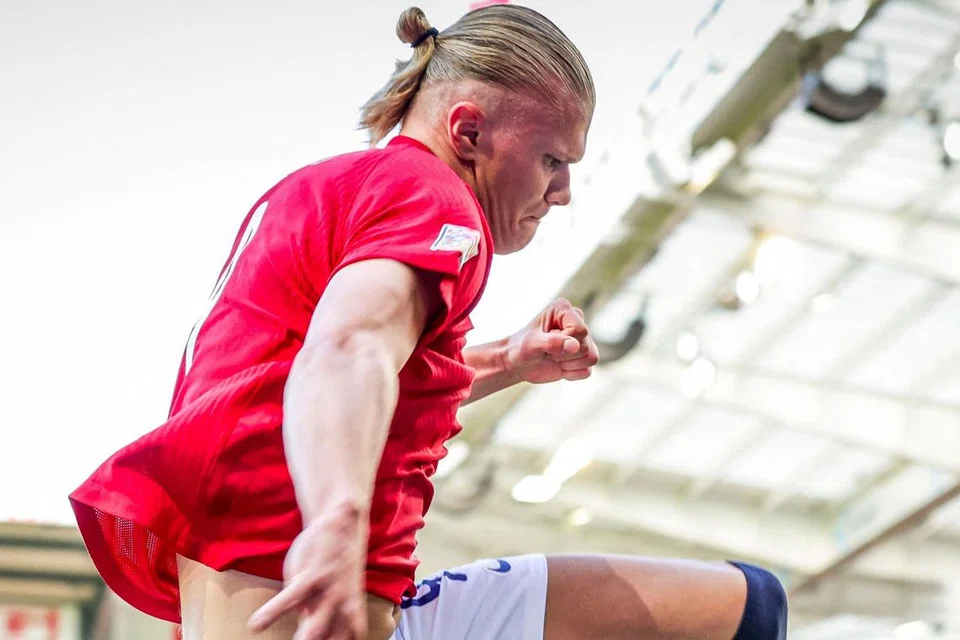 SEDIA GEGARKAN EPL: Penyerang muda Norway, Erling Haaland tidak sabar membantu Manchester City untuk memenangi lebih banyak trofi setelah menandatangani kontrak selama lima tahun bersama juara EPL itu. - Foto-foto AFP