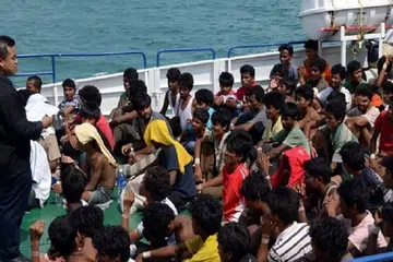 SEDIA TIRU: Etnik Benggali tinggal di wilayah Chittagong, di Bangladesh, yang bersempadan dengan Myanmar, dan berdekatan dengan negeri Rakhine di Myanmar yang banyak diduduki etnik Rohingya. - Foto
