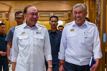 Timbalan Perdana Menteri Malaysia, Datuk Seri Dr Ahmad Zahid Hamidi (kanan), menghadiri Mesyuarat Jemaah Menteri (MJM) bersama Perdana Menteri Malaysia, Datuk Seri Anwar Ibrahim.