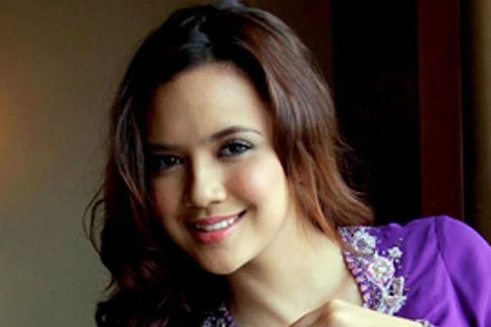 DIANA DANIELLE: Kemunculan pelakon muda yang menyepi sejak melahirkan anak pertama ini menggegar dunia hiburan Malaysia apabila gambar kontroversialnya diterbitkan dalam majalah 'Esquirer'. - Foto fail