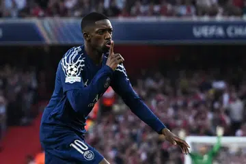 Pemain sayap Paris St Germain (PSG), Ousmane Dembele, meraikan gol beliau dalam kemenangan 1-0 ke atas Arsenal dalam perlawanan pertama peringkat separuh akhir Liga Juara-Juara pada 29 April. 