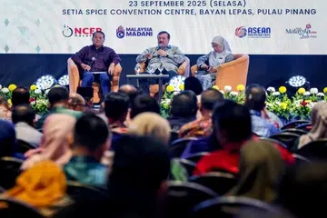 Menteri, kereta asing, dibenarkan beli petrol RON97