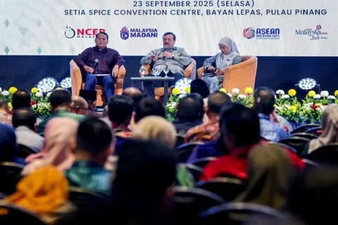 Menteri, kereta asing, dibenarkan beli petrol RON97