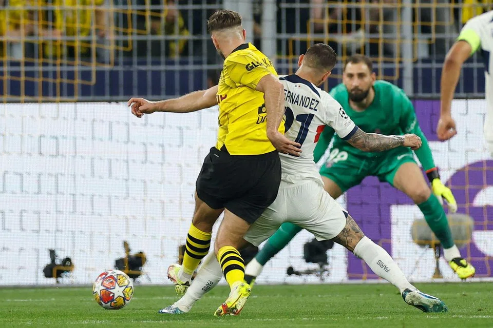 Penyerang Niclas Fuellkrug (berjersi kuning) menjaringkan gol dalam kemenangan 1-0 Borrusia Dortmund ke atas Paris Saint-Germain (PSG). Namun, beliau tidak memanfaatkan beberapa peluang keemasan yang dicipta Jadon Sancho pada separuh masa kedua. 