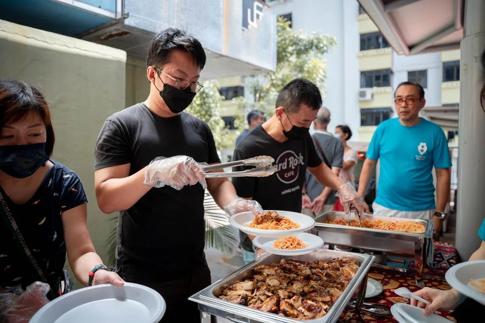 The Saturday Movement (TSM) turut menyediakan 150 makanan hangat berbentuk bufet dan teh harian percuma di perusahaan sosial milik TSM, S17 Community Kitchen, kepada benefisiari warga emas setiap minggu.