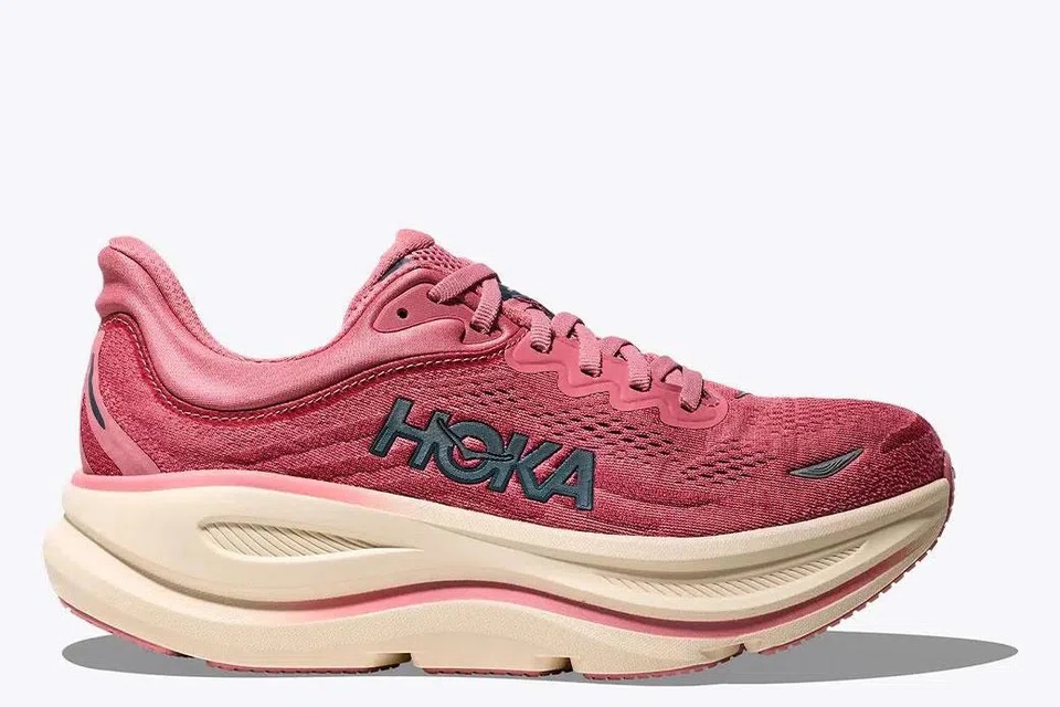 Kasut, ‘HOKA Bondi 9’ ini luas, selesa dengan kusyen maksimum dan sangat stabil untuk kegiatan larian.