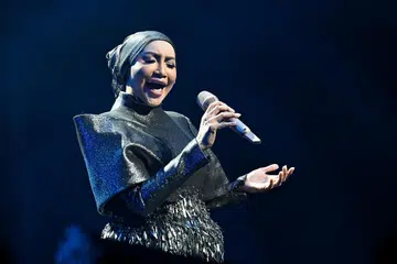 Ziana Zain membuktikan beliau masih boleh menyanyikan lagu bernada tinggi dengan cukup sempurna semasa konsert solo beliau yang pertama di Singapura, ‘Ziana Zain Konsert 2024 Singapore’ di The Star Theatre, pada 28 September.