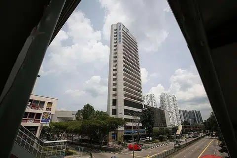 Pusat beli-belah Parkway Parade. 