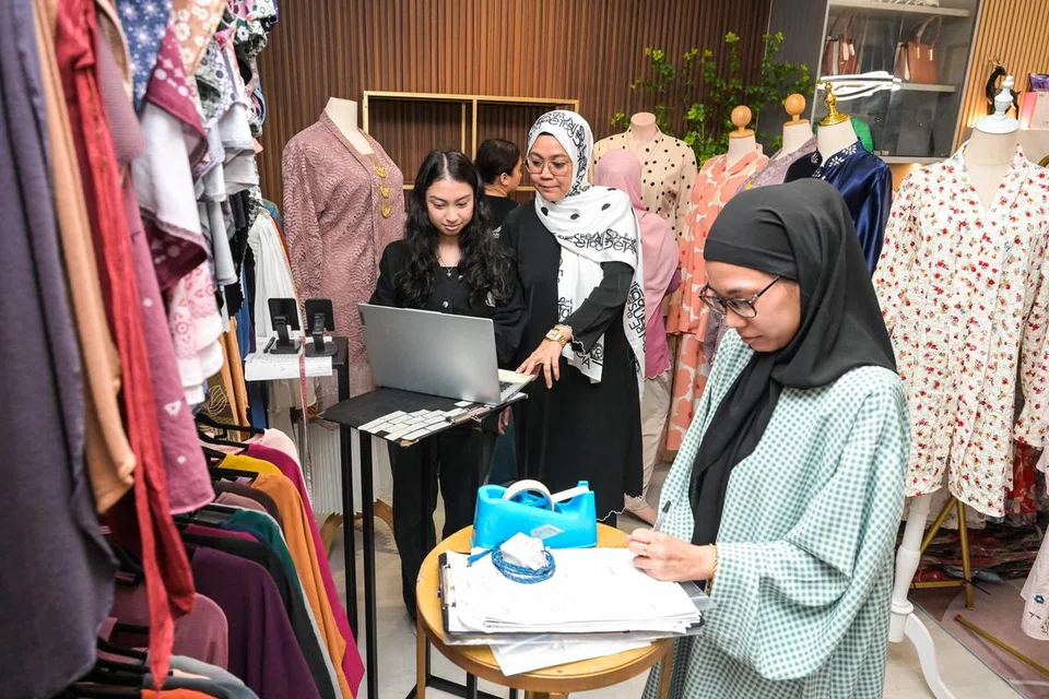 butik di Woodlands Horizon, penjualan ‘live’