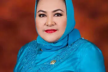 Allahyarhamha Emilia Contessa dikenali sebagai ‘Singa Panggung Asia’ kerana memiliki vokal yang bertenaga dan menawan hingga menusuk ke sanubari pendengar.