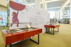 PELUANG AMATI TEKS SEJARAH: Pameran bergerak bejudul 'The First Print' itu akan diadakan di beberapa perpustakaan termasuk di Jurong, Tampines dan Woodlands. - Foto NLB