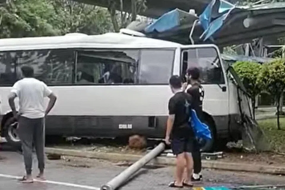 KEMALANGAN: Sebuah bas mini telah merempuh laluan pejalan kaki di Sengkang.