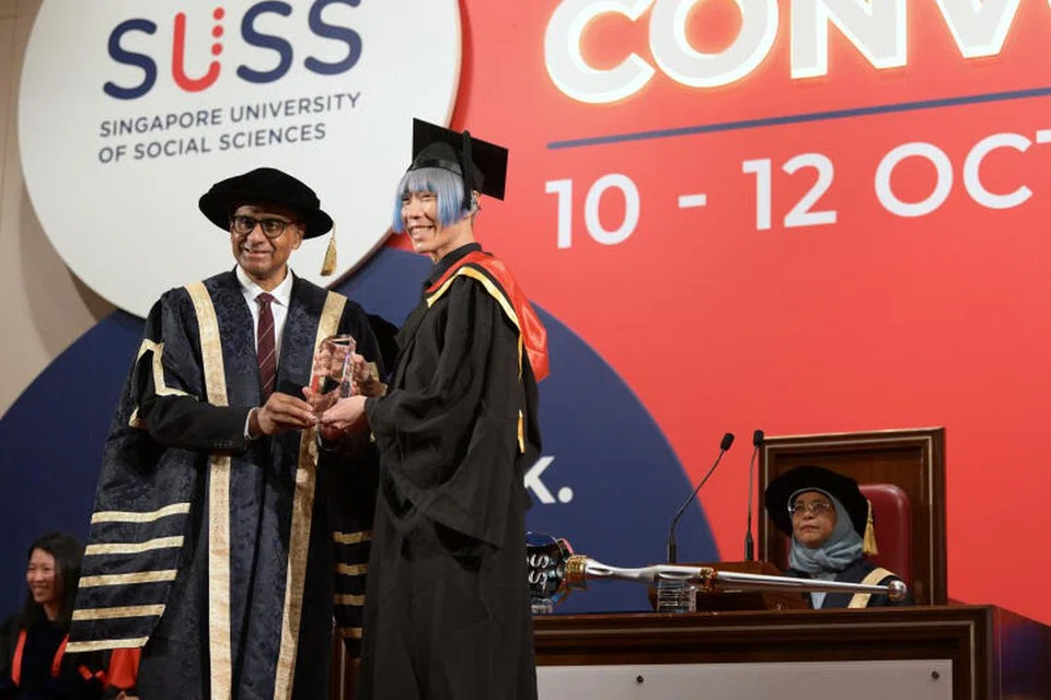 PENAUNG SUSS: Presiden Tharman Shanmugaratnam hadir di Konvokesyen Universiti Sains Kemasyarakatan Singapura (SUSS) sebagai penaung universiti tersebut untuk menyampaikan anugerah kepada pelajar pada Selasa.