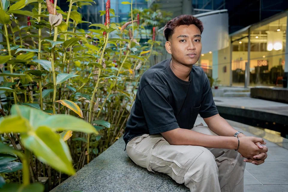 Encik Muhammad Aqil, yang mula mengambil dadah pada usia 19 tahun melalui kawannya, ditahan ketika sedang menjalankan Perkhidmatan Negara. Dia mengambil dadah lagi kerana tidak tahan menanggung tekanan dan kesedihan akibat kematian neneknya. 