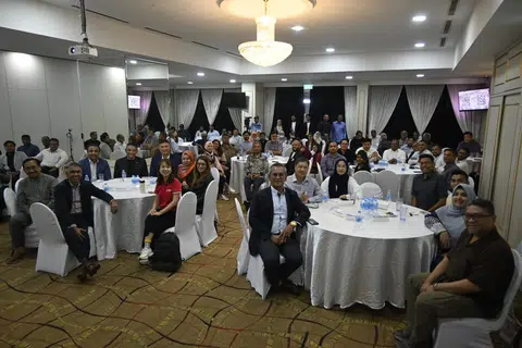 Edisi kedua Chamber Circle, acara rangkaian anjuran Dewan Perniagaan dan Perusahaan Melayu Singapura (DPPMS) di Hotel Village Bugis pada 4 Februari. Para peserta mempelajari selok belok perniagaan daripada pakar industri dan daripada satu sama lain. 