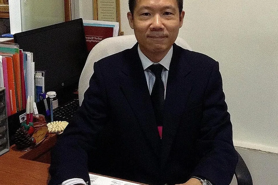 DR YOON KAM HON.