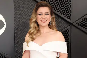 Kelly Clarkson mempunyai program sembang sendiri dan menulis buku kanak-kanak.