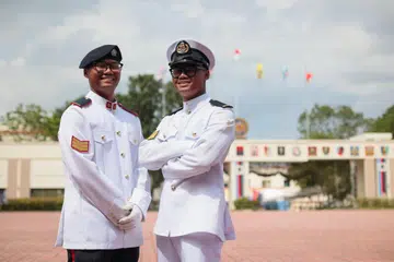 Adik-beradik kembar Sarjan Ketiga (3SG) (NS) Iryan Hidayat Nor Mohammad dan 3SG (NS) Irfan Hidayat Nor Mohammad menyokong satu sama lain dalam perjalanan Perkhidmatan Negara (NS) mereka. 