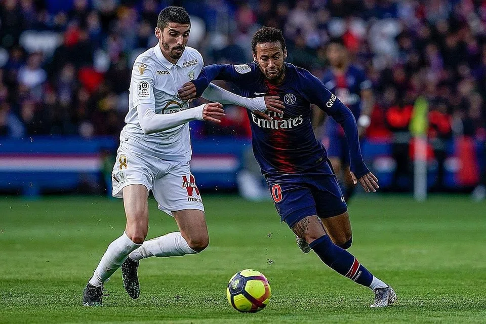 TIDAK LAGI MENYERLAH: Persembahan Neymar (kanan) selepas menyarung jersi PSG tidak lagi menyerlah seperti dulu sejak kebelakangan ini. - Foto AFP