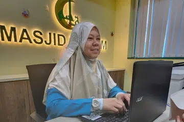 Cik Zulraidah Mohamed Arsad bermula menjadi sukarelawan di Masjid Kassim dan berharap penyertaan beliau sebagai anggota Lembaga Pentadbir Masjid (LPM) mampu memberi manfaat kepada masyarakat Islam di sini.