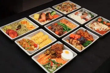 Sembilan daripada 20 hidangan daripada menu ‘Book The Cook’ yang belum pernah dihidangkan kepada penumpang sebelum ini akan tersedia untuk mereka yang terbang dalam kelas ekonomi premium mulai 31 Mac. 