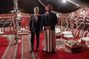 BINCANG BERSAMA: Setiausaha Negara Amerika Syarikat, Encik Antony Blinken (kiri) bertemu Putera Mahkota Saudi Mohammed bin Salman di al-Ula di barat laut Arab Saudi pada 8 Januari.