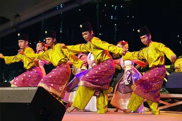 TARIAN ZAPIN MELAYU: Lagu zapin Melayu mempunyai pantun yang tersemat dengan nilai ajaran Islam. - Foto hiasan ERA