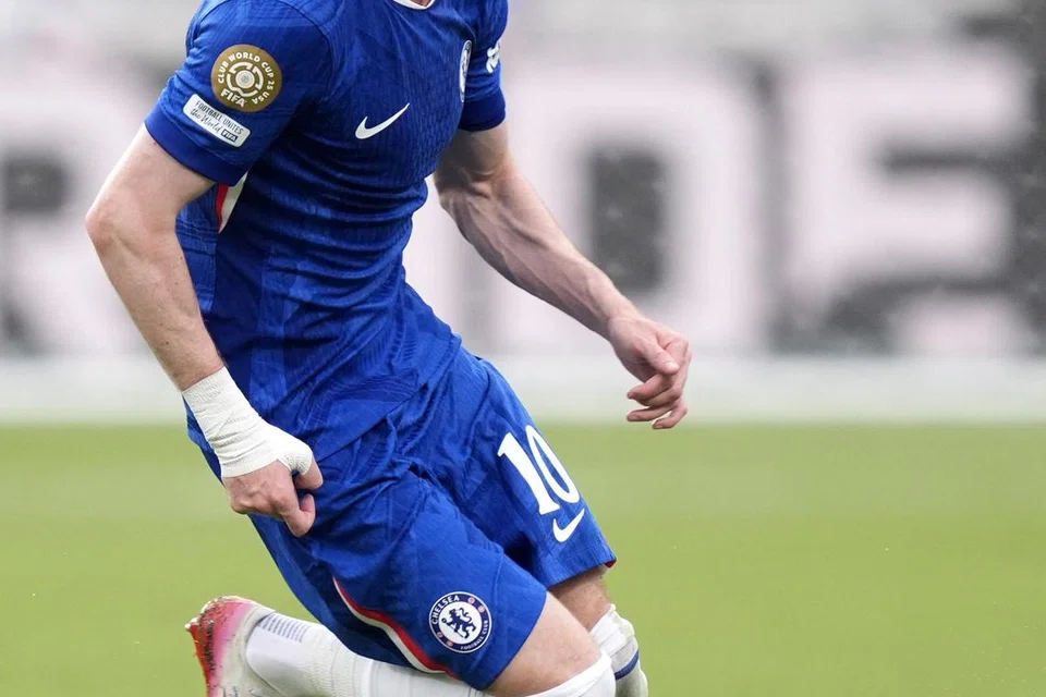 Walaupun Chelsea telah menandatangi lebih 18 pemain dalam barisan serangan, tempat penyerang mereka, Cole Palmer, tetap tidak terancam. Chelsea menyifatkan beliau sebagai pemain yang tidak akan dijual pada tempoh perpindahan kini. 