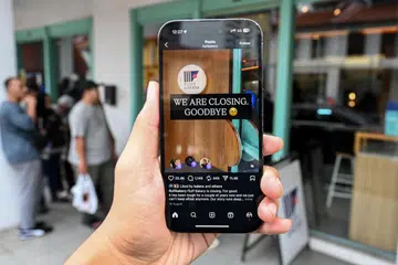 Pada 15 Ogos, kedai pencuci mulut popular Fluff Bakery mengumumkan penutupannya di Instagram dengan mesej, “Fluff Bakery is closing. For good.” Pada 9 September, orang ramai dilihat beratur panjang untuk menikmati manisannya sebelum penutupan rasmi pada akhir September.