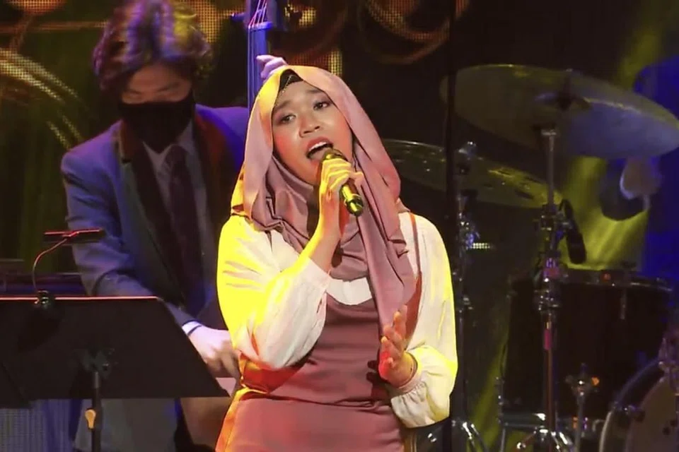 SITI NUR IMAN: Bakat baru yang menyanyikan lagu 'Asmara' dan 'Terukir Bintang'. 
