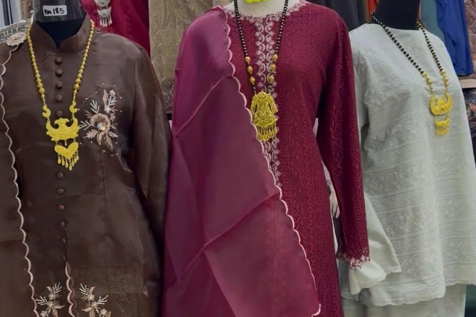 Busana tradisional, dari kebaya, baju kurung, abaya – semuanya terdapat di sini dengan harga yang ‘boleh dirunding’ di Kenanga Wholesale City (KWC).