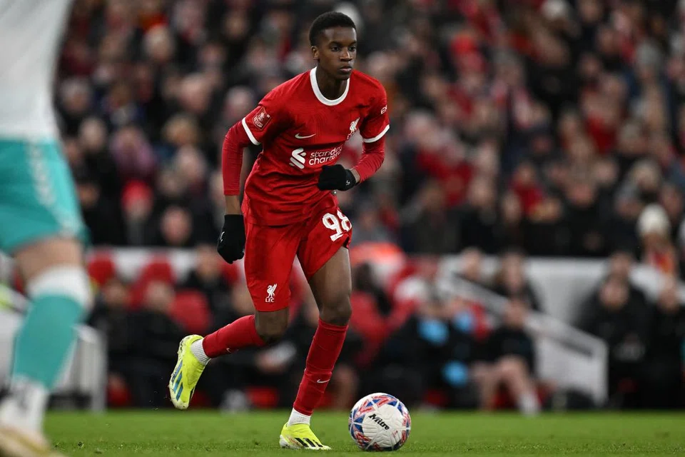 Trey Nyoni yang kini berusia 16 tahun menjadi pemain ketiga termuda dalam sejarah Liverpool apabila beliau dimasukkan ke padang lewat dalam perlawanan pasukan itu menentang Southampton.
