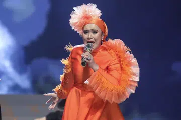 BELUM MASA DIDEDAHKAN: Azharina Azhar menjelaskan wujud penyakit yang menjejas prestasi pentasnya tetapi belum masa untuk beliau menceritakan kepada awam.