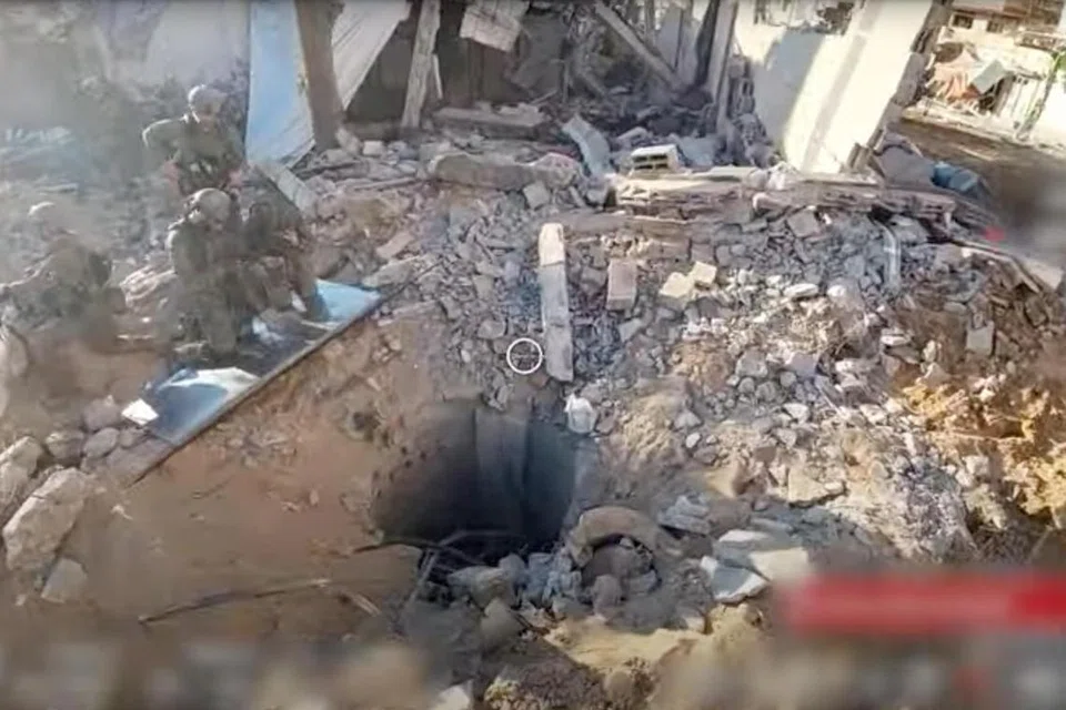 RANCANG SERANGAN DI SELATAN: Tentera Israel telah menjumpai pintu masuk ke sebuah terowong yang didakwa digunakan militan Hamas di bawah Hospital Al-Shifa, di Gaza.