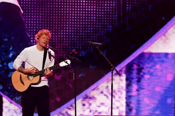 Ed Sheeran menegaskan beliau tidak bertanggungjawab atas pengguguran Macklemore daripada konsert siri jelajah di Amerika Syarikat kerana telah mengeluarkan kenyataan pro-Palestin di pentas.