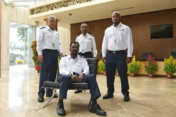 BERTINDAK SEGERA SELAMATKAN RAKAN SEKERJA: (Dari kiri) Encik As'ari, Encik Lawrence J. Nathan dan Encik Christopher Ramasamy dengan segera menyelamatkan rakan kerja mereka, Encik Anthonisamy David (duduk) apabila beliau mengalami serangan penyakit sakit jantung Disember lalu. - Foto BH oleh KHALID BABA