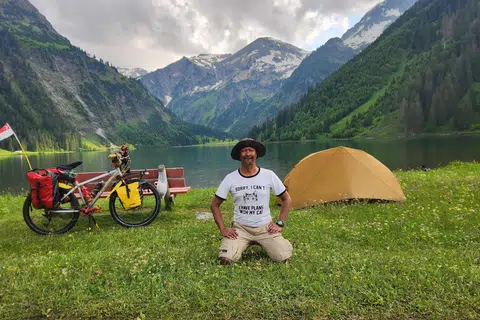 Encik Haris berkunjung ke Vilsapsee di Austria sewaktu perjalanannya mengayuh basikal dari Switzerland ke Amsterdam pada Jun 2024.