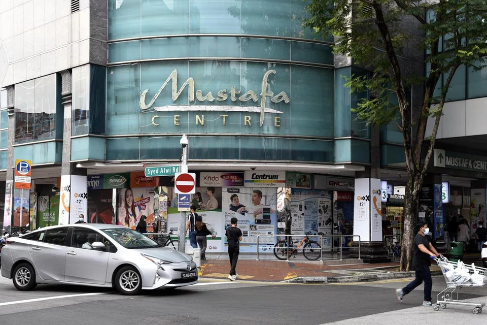 Kumpulan Mustafa, yang mengendalikan pusat beli-belah di Little India, pula dilanda kebocoran data. 
