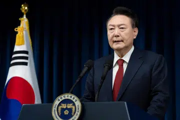 Presiden Korea Selatan, Encik Yoon Suk Yeol, menyampaikan ucapan kepada rakyat di Pejabat Presiden di Seoul, Korea Selatan, pada 7 Disember.