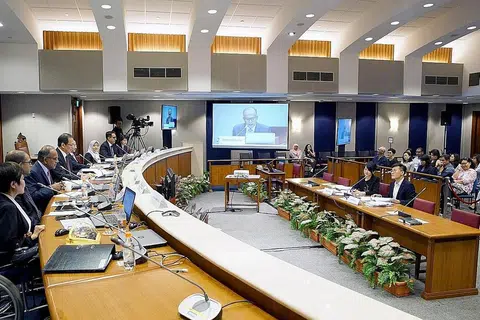 PANEL PARLIMEN: Jawatankuasa Pilihan mengenai Kepalsuan Dalam Talian Yang Disengajakan terdiri daripada 10 anggota, merangkumi para Anggota Parlimen (AP) dan dipengerusikan Timbalan Speaker Parlimen Charles Chong. - Foto MCI