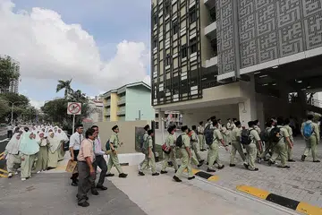 PERTINGKAT UPAYA ASATIZAH: Saranan COFA antara lain termasuk mempertingkat program pendidikan dan bimbingan kerjaya bagi pelajar-pelajar madrasah sepenuh masa. - Foto BH oleh GAVIN FOO