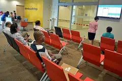 Pesakit menanti giliran mereka bertemu doktor di jabatan pembedahan ortopedik di Hospital Besar Ng Teng Fong General Hospital di Jurong East pada Jun 2015. 