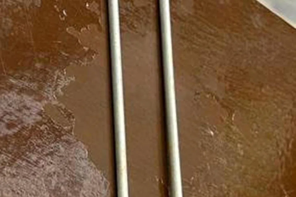 Bar logam berbentuk ‘U’ yang jatuh menyebabkan seorang kanak-kanak luka di kepala semasa di taman permainan di estet Sengkang.