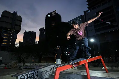 Sharil Effendi peroleh kemenangan dalam acara pertama Kejohanan Kebangsaan Skateboard – Jalan ke Sukan SEA 2025, menandakan langkah awal yang cemerlang untuk mewakili Singapura.