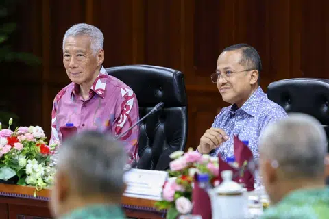 sm lee, Datuk Seri Dr Ahmad Samsuri Mokhtar, terengganu, singapura
