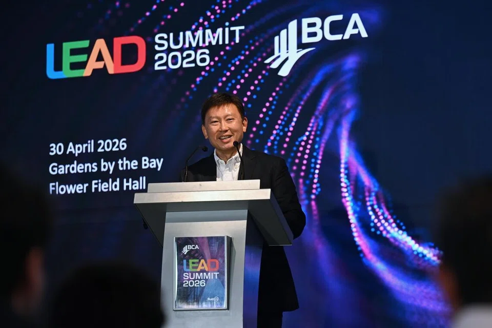 Menteri Pembangunan Negara, Encik Chee Hong Tat, memberi ucapan perasmian di Sidang Kemuncak Penglibatan dan Pembangunan Kepimpinan (Lead) BuildSG 2026 di Gardens by the Bay, pada 30 April.