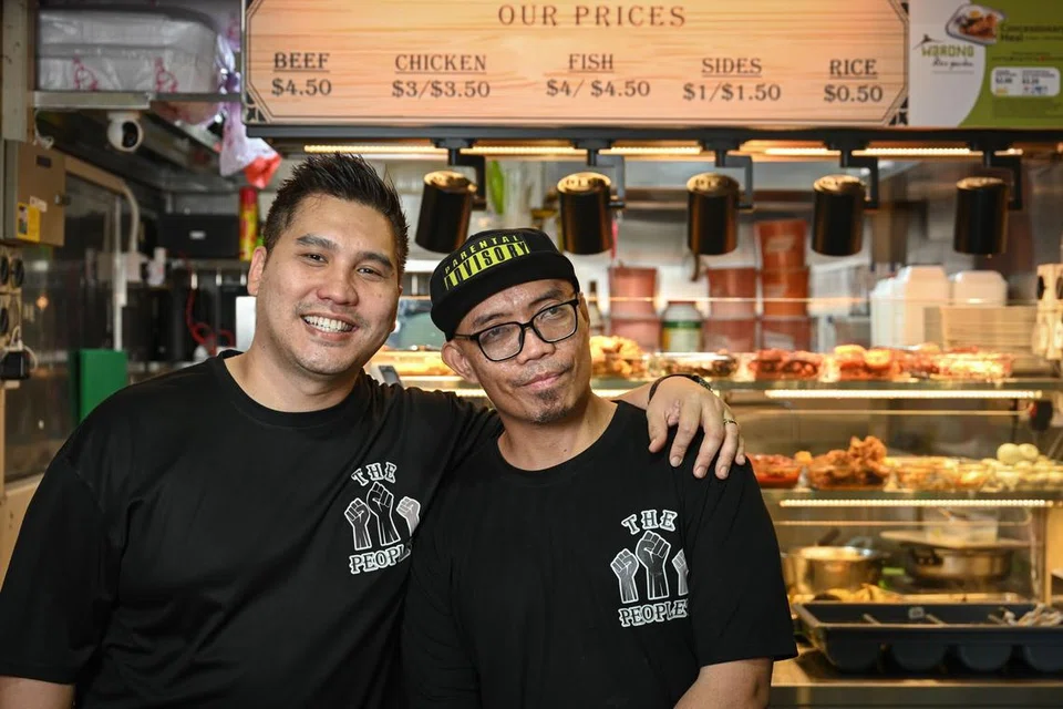 Encik Muhammad Nizam Dardiri (kanan) dipilih pengasas The People’s Nasi Padang, Encik Ismail Didih Ibrahim, untuk menguruskan gerai di Pusat Makan Old Airport Road pada Januari 2025.