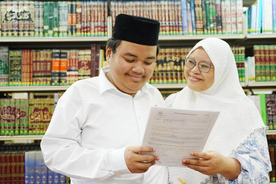 Mohamad Khuzaimi Mohd Kamsani Cik Azilinda Jumaat,