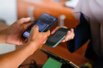 Membeli barangan secara dalam talian menerusi skim ‘beli sekarang, bayar nanti’ (BNPL) yang kini berkembang di Indonesia menyaksikan pengguna di republik itu terjerut dengan hutang yang kian meningkat.