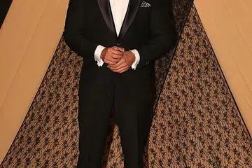 RAIH INSPIRASI: Bintang Bollywood Hrithik Roshan bersemangat membawa watak ahli matematik Anand Kumar, yang mengorbankan kerjaya demi mengajar 30 kanak-kanak kurang berkemampuan. - Foto IANS